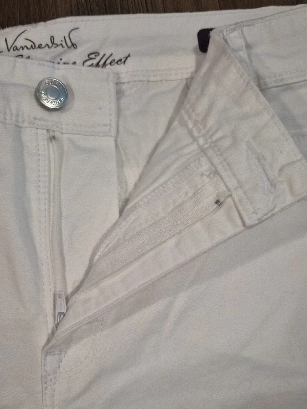 Gloria Vanderbilt White Women's Shorts - Casual Stretch Bermuda